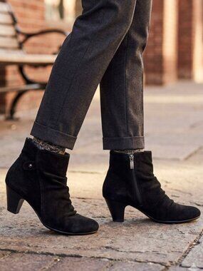Naturalizer Aqua College Genuine Suede Black Zip Up Booties